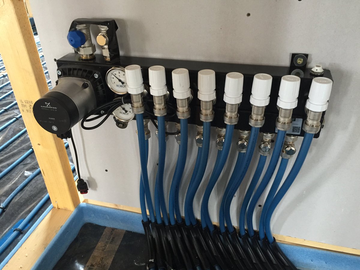 RobotUFH's tweet image. Nice bungalow completed, screeders started this morning, customer delighted.