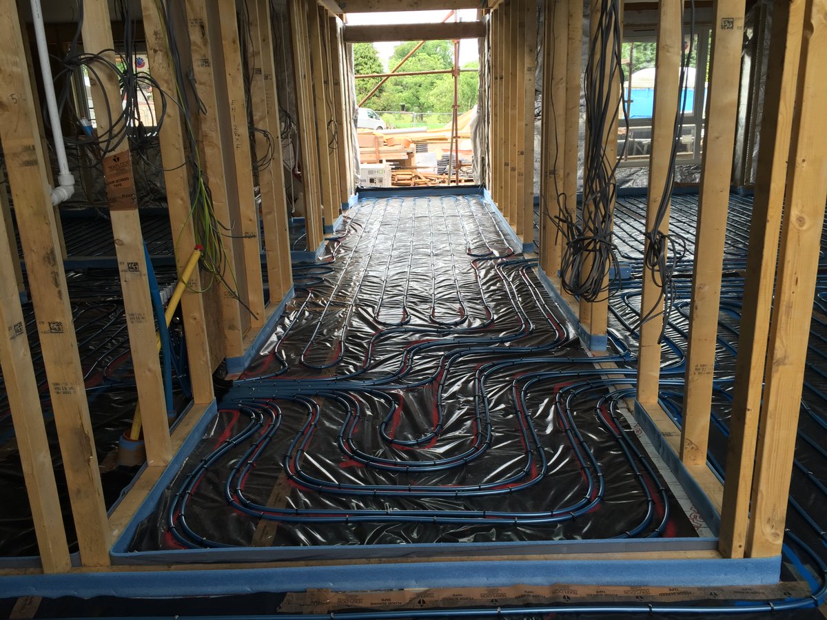 RobotUFH's tweet image. Nice bungalow completed, screeders started this morning, customer delighted.