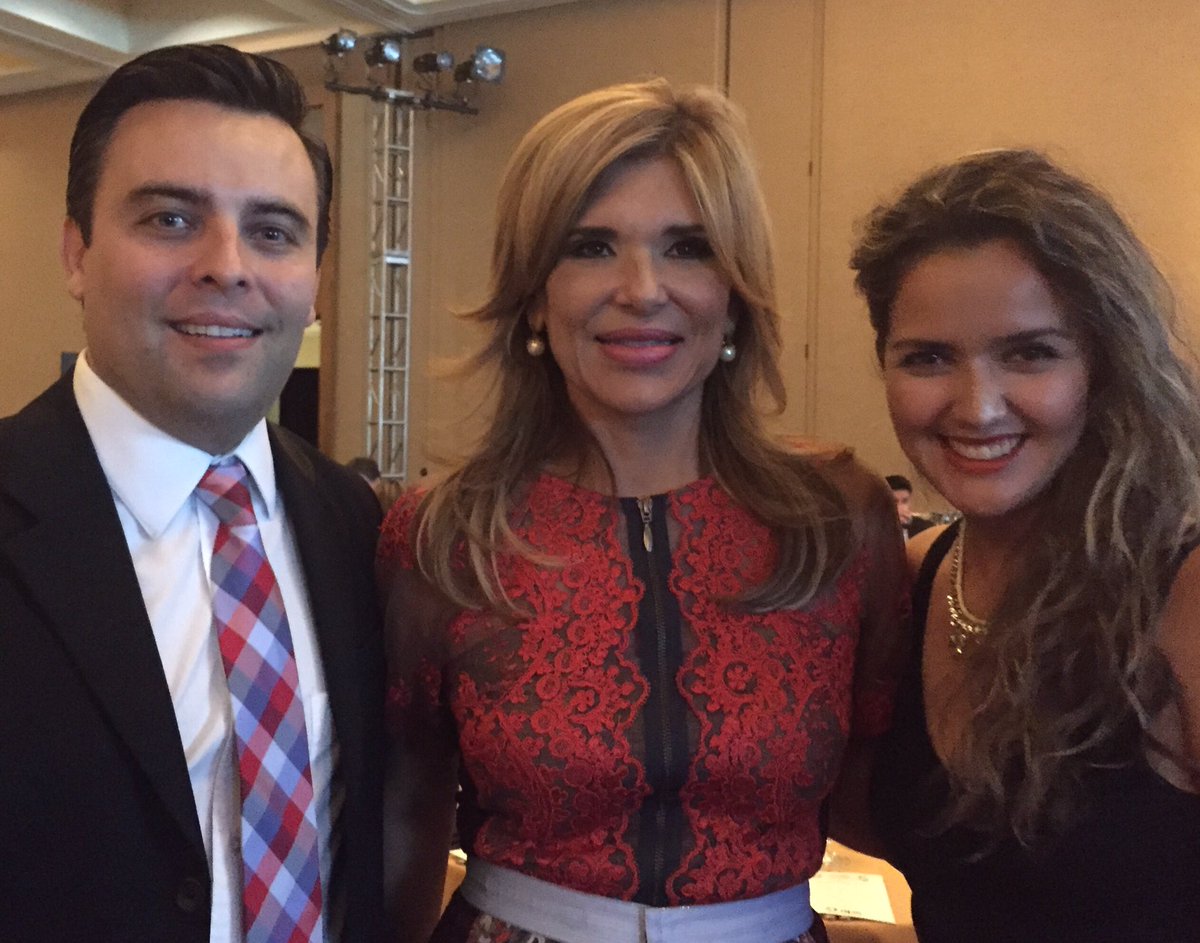 JEGuerraF's tweet photo. En #AMCSummit16 acompañamos a la Gobernadora @claudiapavlovic y al alcalde @FaustinoFelix #SonoraArizona una región https://t.co/yfi2ONuFcO