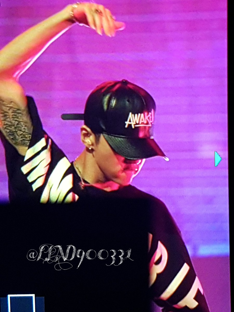 LEAD900331's tweet photo. {PREVIEW}160627 LOE AWAKE 싱가포르 #LOE2016SG #방용국 https://t.co/ArH1Zy1C1J