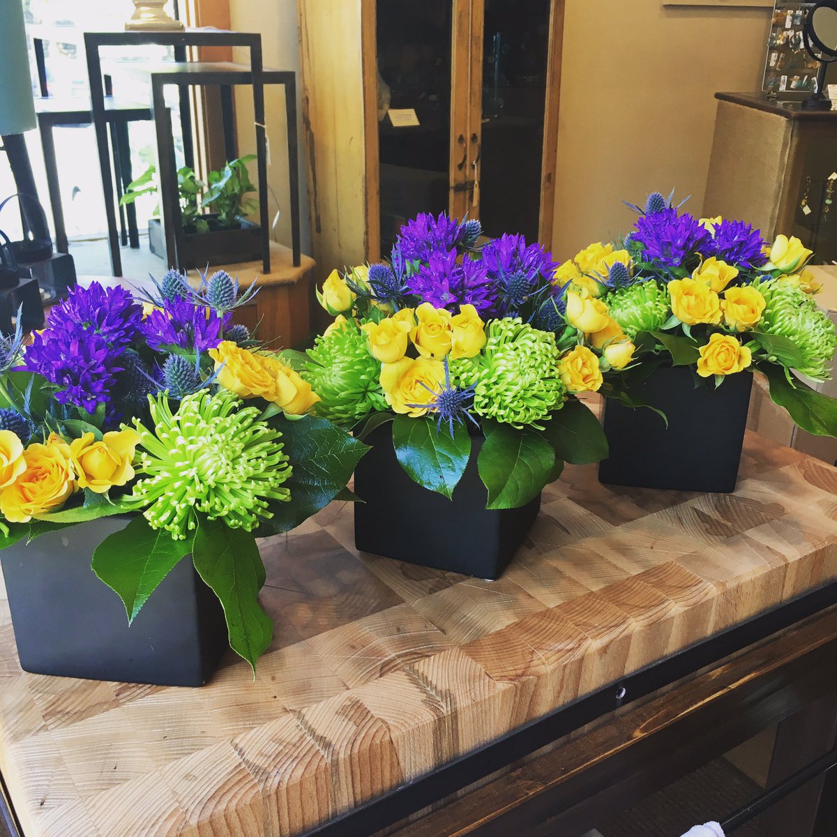 A beautiful floral arrangement designed by none other than our very own #flowersbyJeff #flowerpower #💐
