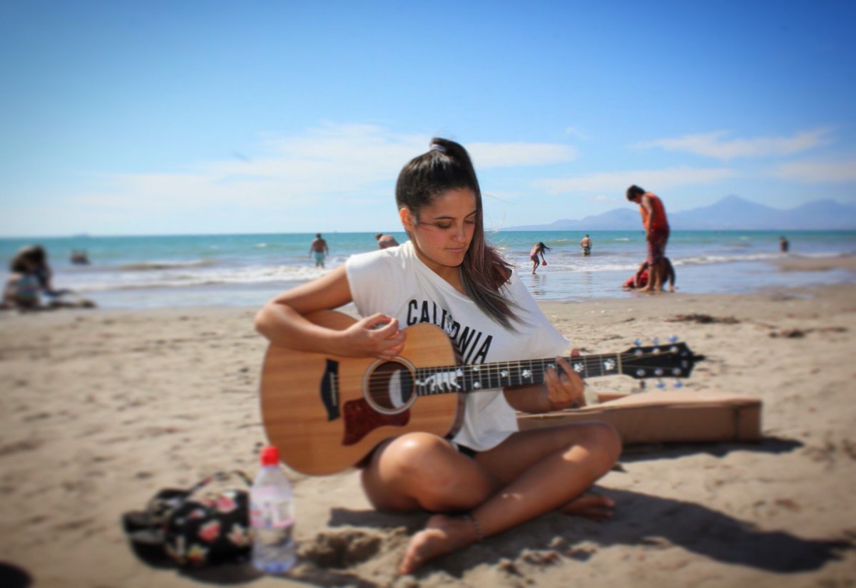 maca_del_pilar's tweet photo. Me vine a La Serena 💜💜💜 a traer las #MalasLenguas. @pulpoanabalon estará a cargo de #PopShow, trátenmelo bien!!! https://t.co/VQwZ1uGItW
