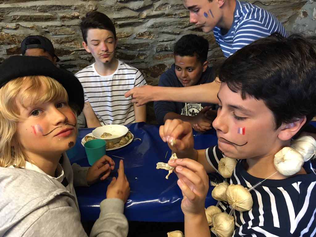 CN_ChateauBTrip's tweet photo. Frogs legs and snails! @CastleNewnham #immerseinculture https://t.co/1VKrZDjbfR