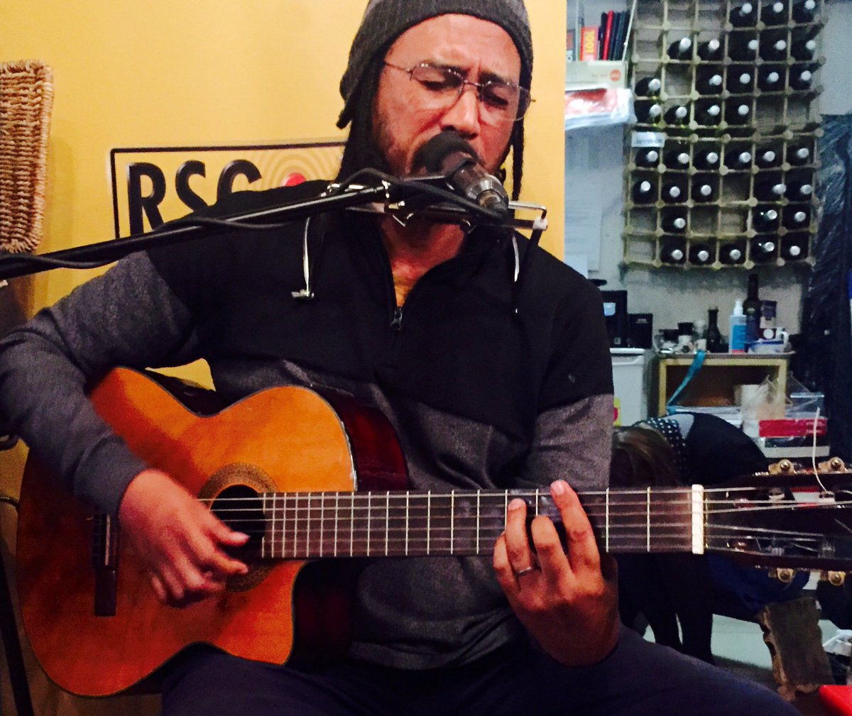 <a href="/lesjavan/">Leslie Javan</a> is net die regte medisyne vir bekendstelling van Valda Jansen se "Hy kom met die skoenlappers". <a href="/zarsg/">RSG 100-104FM</a>