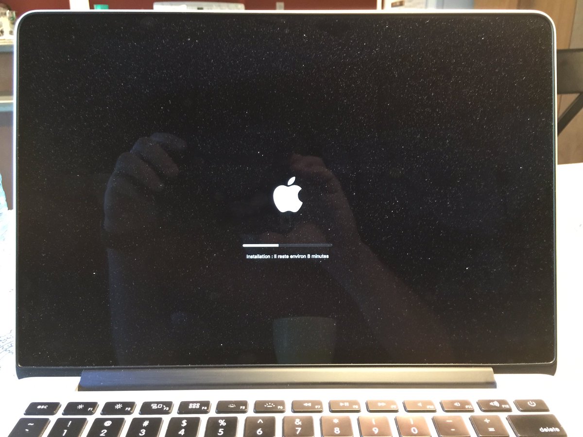 regisholstein's tweet photo. Installing macOS Sierra dev preview. 👍 https://t.co/4liAUFL3bN