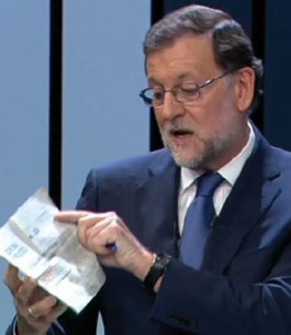 yolsclemente's tweet photo. En el #Deb4te Rajoy en una página de @el_pais señaló el gráfico de arriba para hablar de la industria del automóvil https://t.co/QiGiGAHHdQ