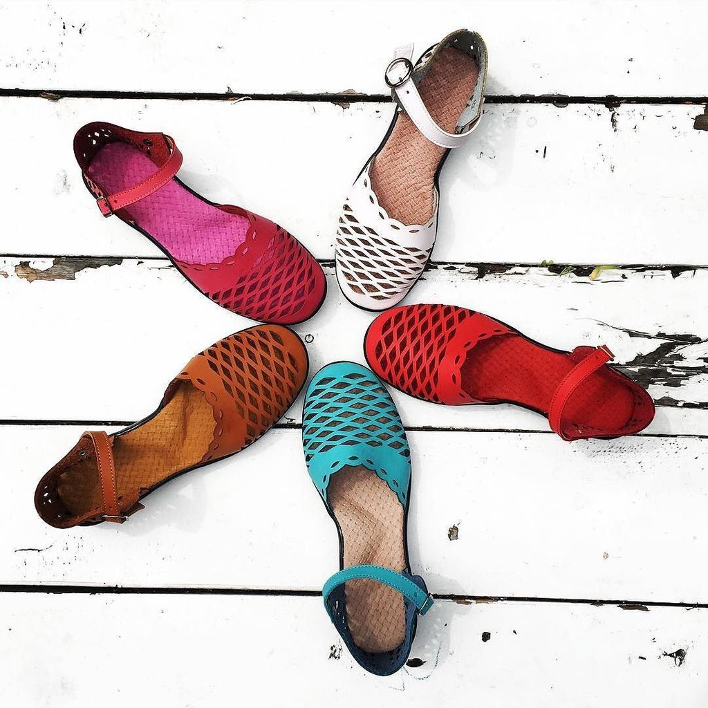 BarcelonaShoeCo's tweet photo. Making rainbows. #tuesdayshoesday #Barceloneta #sandals #barcelona #shoes #wearthemeverywh… https://t.co/tQVc1nWKc8 https://t.co/8vU0zk6vm7