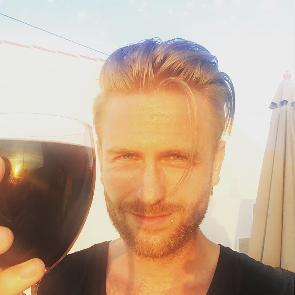 thomasclark87's tweet image. Cheers everyone!! 🍷#MyShamelessSelfie #BitDrunk ift.tt/1UzEyLt