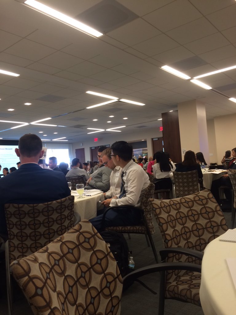 lpreilly96's tweet photo. Dropping all kinds of business cards here at #InternBuzz16 https://t.co/KKSJCgw8qs
