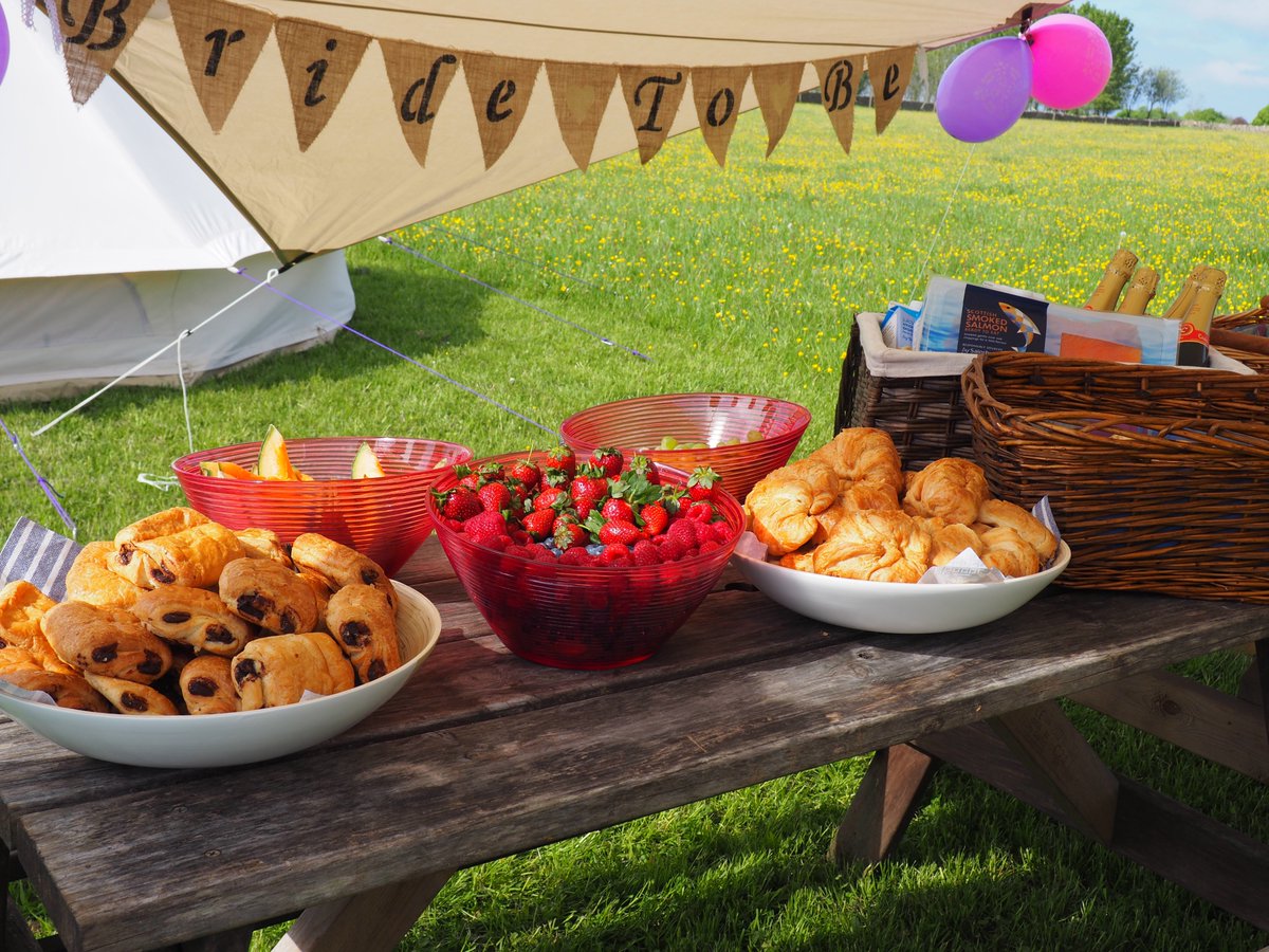 CotswoldBells's tweet photo. Who's for a champagne breakfast - bell tent style? #cotswoldshour https://t.co/bM0wLvYqSc
