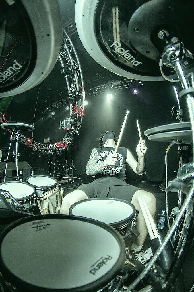 TH3CATSofficial's tweet photo. Our #DrumDevil in action 😈 @Temmy_Lee 🔥🔥🔥
#th3cats #buygore #dubstep #bass #edm @Roland_US https://t.co/KEEJX0Ykwh