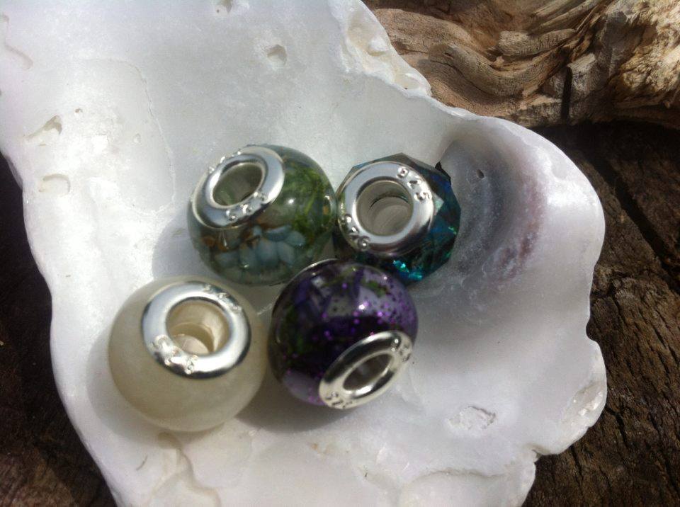 KeepsakesDNA's tweet photo. looking to do a  #pandora inspired #europeanbead #giveaway any #bloggers interested?
https://t.co/iUVGD3Qton https://t.co/S87JfmzEuF