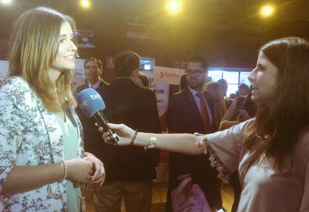 CasandraML's tweet image. #felizmiercoles en #T4Networking haciendo contactos con más de 500 #empresas #pymes y #profesionales con @tve_tve