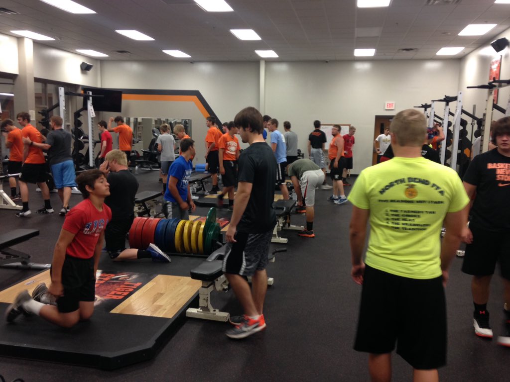 NorthBend_FB's tweet photo. Crowded weightroom = good problem! #progressisreal https://t.co/IvkBmx13kg
