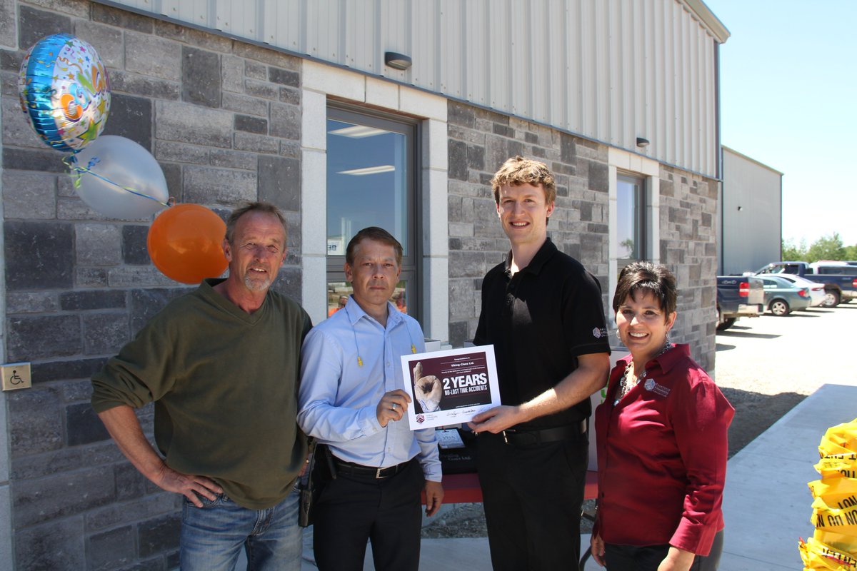 EMCCanadaMFG's tweet image. Congratulations to our friends @vikingcives for achieving 2 years without a lost time accident! #practicesafework