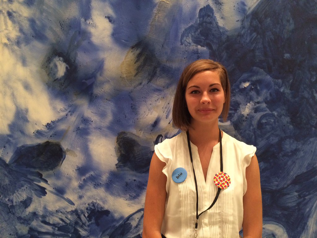Teens_PG's tweet photo. Alice parla del blu in #sigmarpolke e nella storia dell'arte. La sua opera è #lapislazzulo!#alternanzascuolalavoro https://t.co/bhQ9XGQ2Co