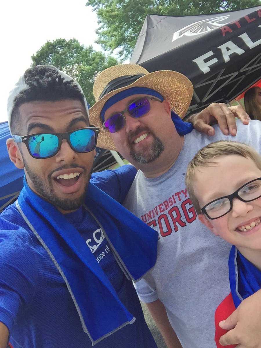 ToolboyQ's tweet photo. Cooling the people #essenceofcool https://t.co/HaLWXAD4oX