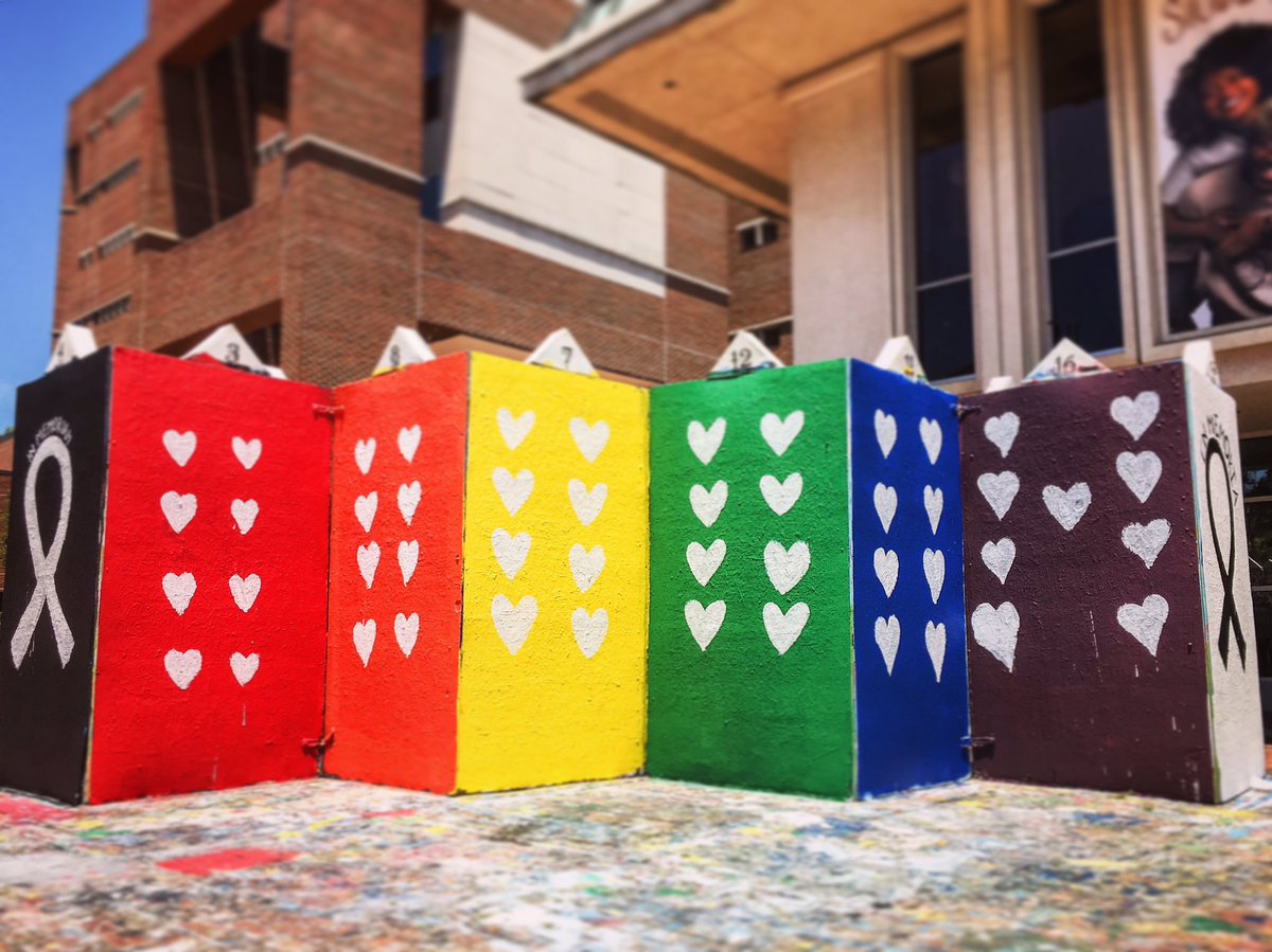 UNC's tweet photo. 49 hearts. 2 languages. 1 beautiful tribute to the victims in Orlando by @CarolinaUnion, @lgbtq_unc &amp; @UNC_CLC #UNC https://t.co/OwlGmr4aa4