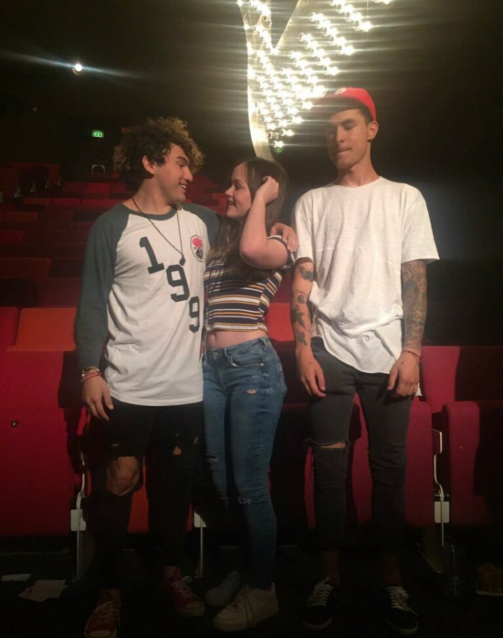 Jckiggy's tweet image. What you looking at Kian 😂😂😂😂