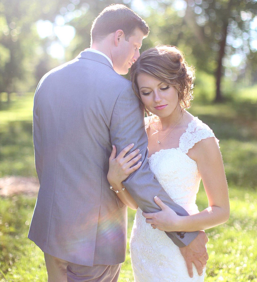 CamiWadePhoto's tweet photo. Congrats Amber + Sparky #stlweddingphotographer https://t.co/cacEh8t0EQ