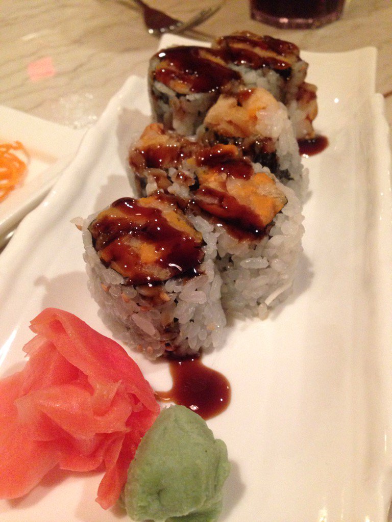 ChelRae19's tweet image. A few weeks ago.. B ate sweet potato sushi with me for our date night!! #mylove #shellfishallergy