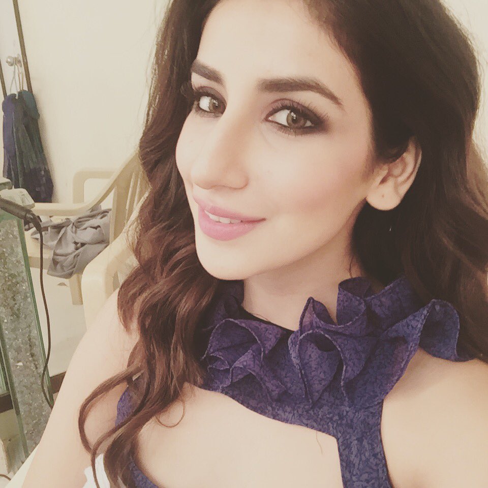 parulgulati's tweet image. Ola #shootingmode #superottmakeup #grateful #workworkworkwork