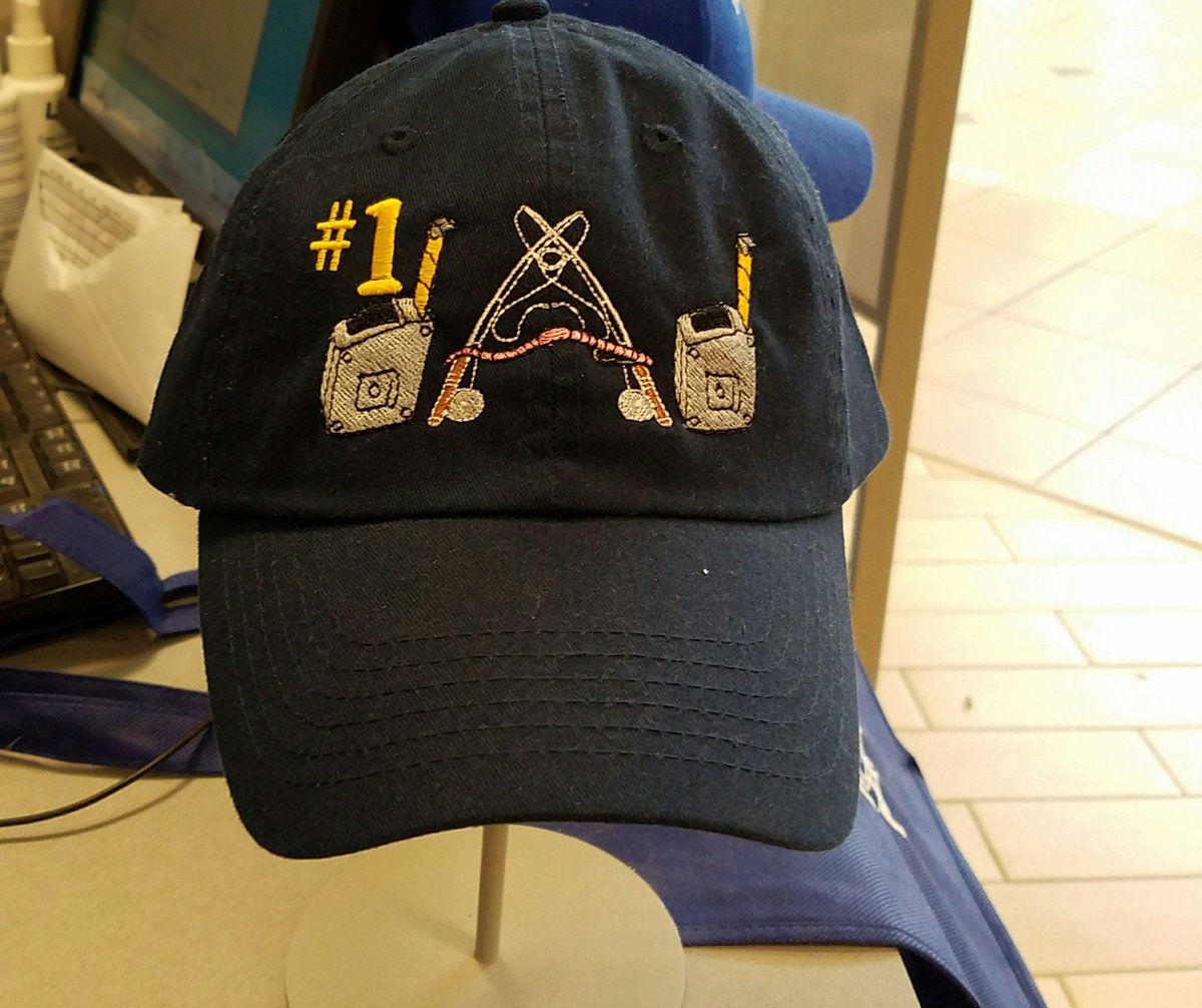 Acorn_Collects's tweet photo. Get a #CustomDadHat this week @lids , just in time for Fathers Day! #LidsEmployee https://t.co/YLbZMcKvE0