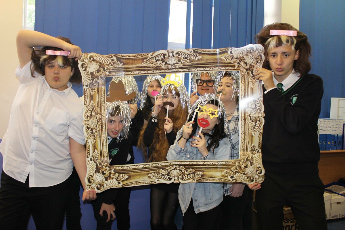 PenydreDRAMA's tweet photo. Photobooth fun with this crazy, talented bunch! ⭐️🎭📸 #year11graduation #BTEC #performingarts #classof2016 @1Penydre https://t.co/syetIJjiAX