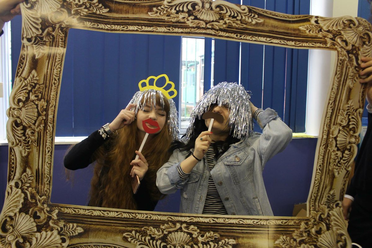 PenydreDRAMA's tweet photo. Photobooth fun with this crazy, talented bunch! ⭐️🎭📸 #year11graduation #BTEC #performingarts #classof2016 @1Penydre https://t.co/syetIJjiAX