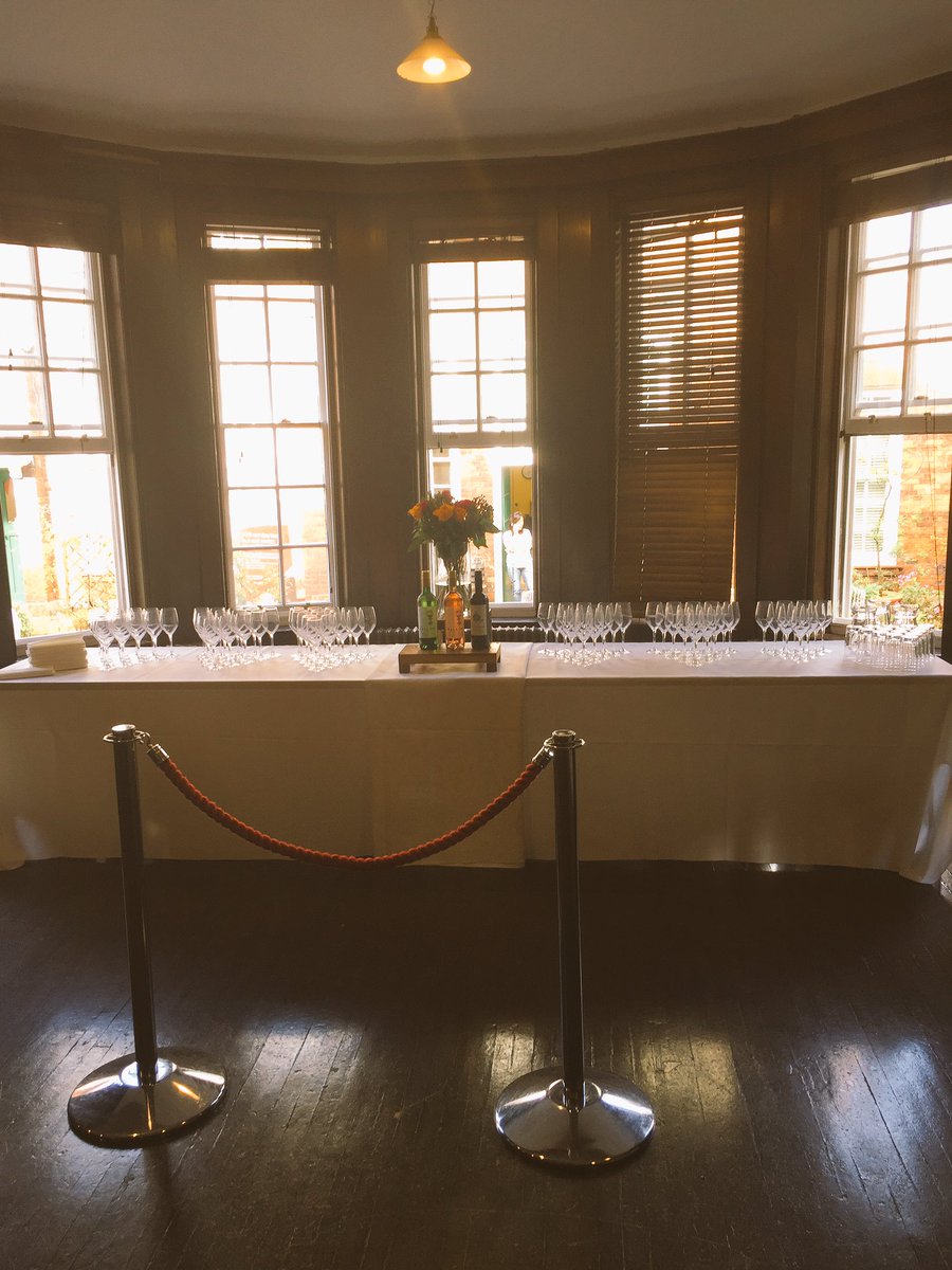 deekundi's tweet photo. Getting ready for the drinks reception ! #LUPCSUPC16 @VWVLawFirm @VWVHigherEd @lupconsortium @supc_uk #beforephotos https://t.co/tQnfSPqhd6