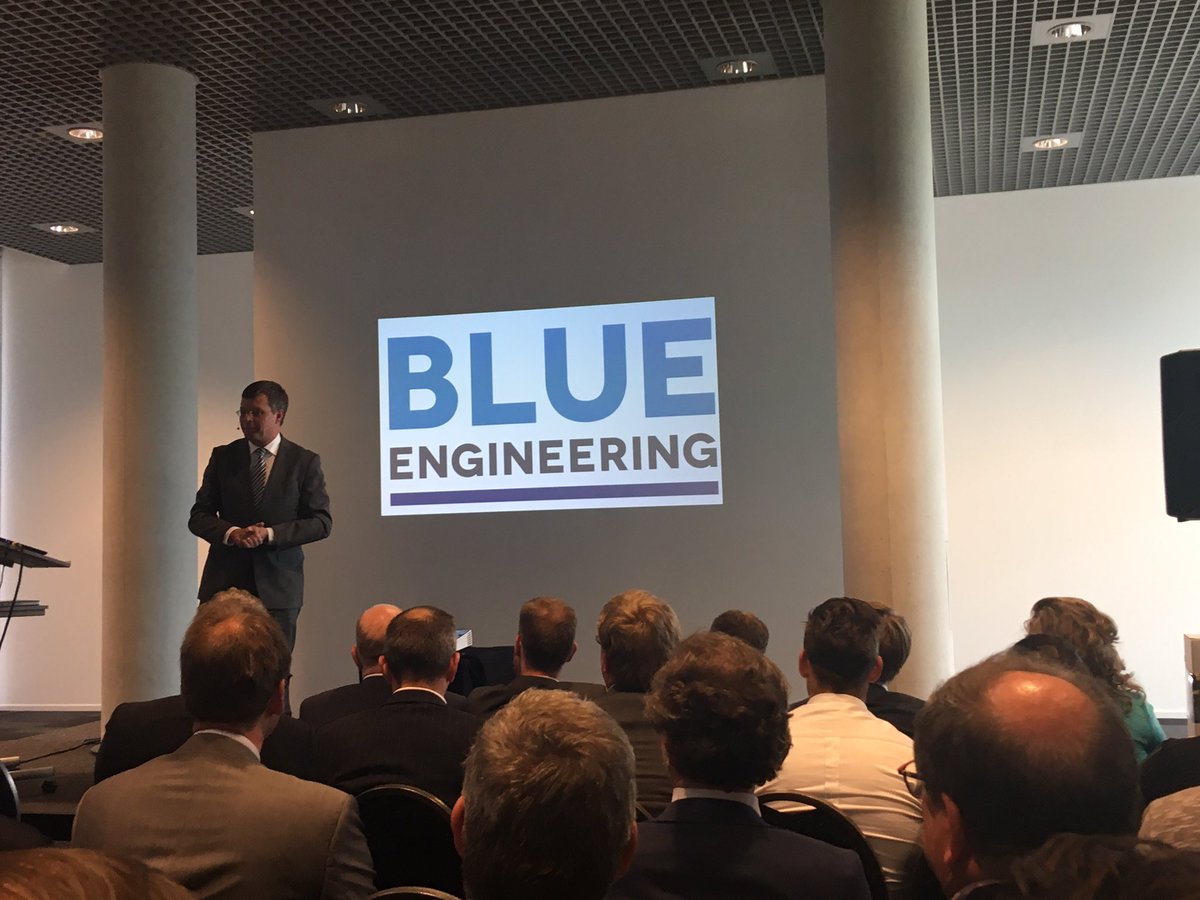 2_PaulSanders's tweet photo. Inspirerende pitches Innovate Or Die in Innovatoren. Mooi initiatief @blue_engineers @bverlegh https://t.co/NvGAngL7Zb