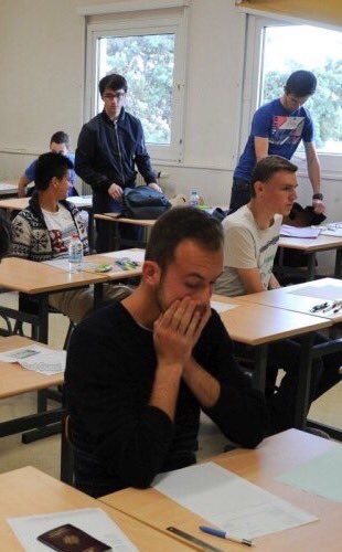 0Sislow's tweet photo. Les première vendredi quand on va ouvrir notre copie et qui va être marqué en grand ""Poésie" #BacFrancais https://t.co/w2JmXd65iE