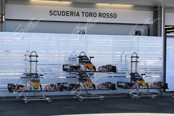 MSI_Images's tweet photo. #TechF1 #frontwings @ManorRacing @ToroRossoSpy @ScuderiaFerrari @williamsf1 #EuropeanGP #F1 https://t.co/9bnNWkMUKn