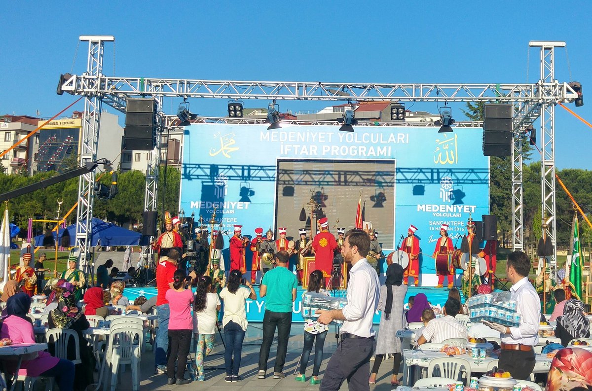mdnytyolvakfi's tweet photo. Medeniyet Yolcuları iftar programı Mehter Marşı ile başladı. https://t.co/ElxgmW0wh0