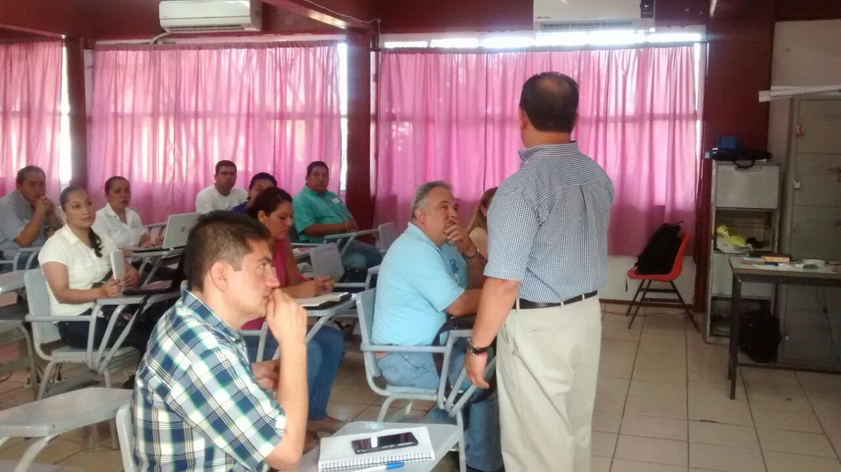HildaLoreto's tweet photo. #EnlacesCostaSierraOccidental Compartiendo con Enlaces, desde la Secundaria 81 en Puerto Vallarta @aulasinteractiv https://t.co/qCqael1KnE