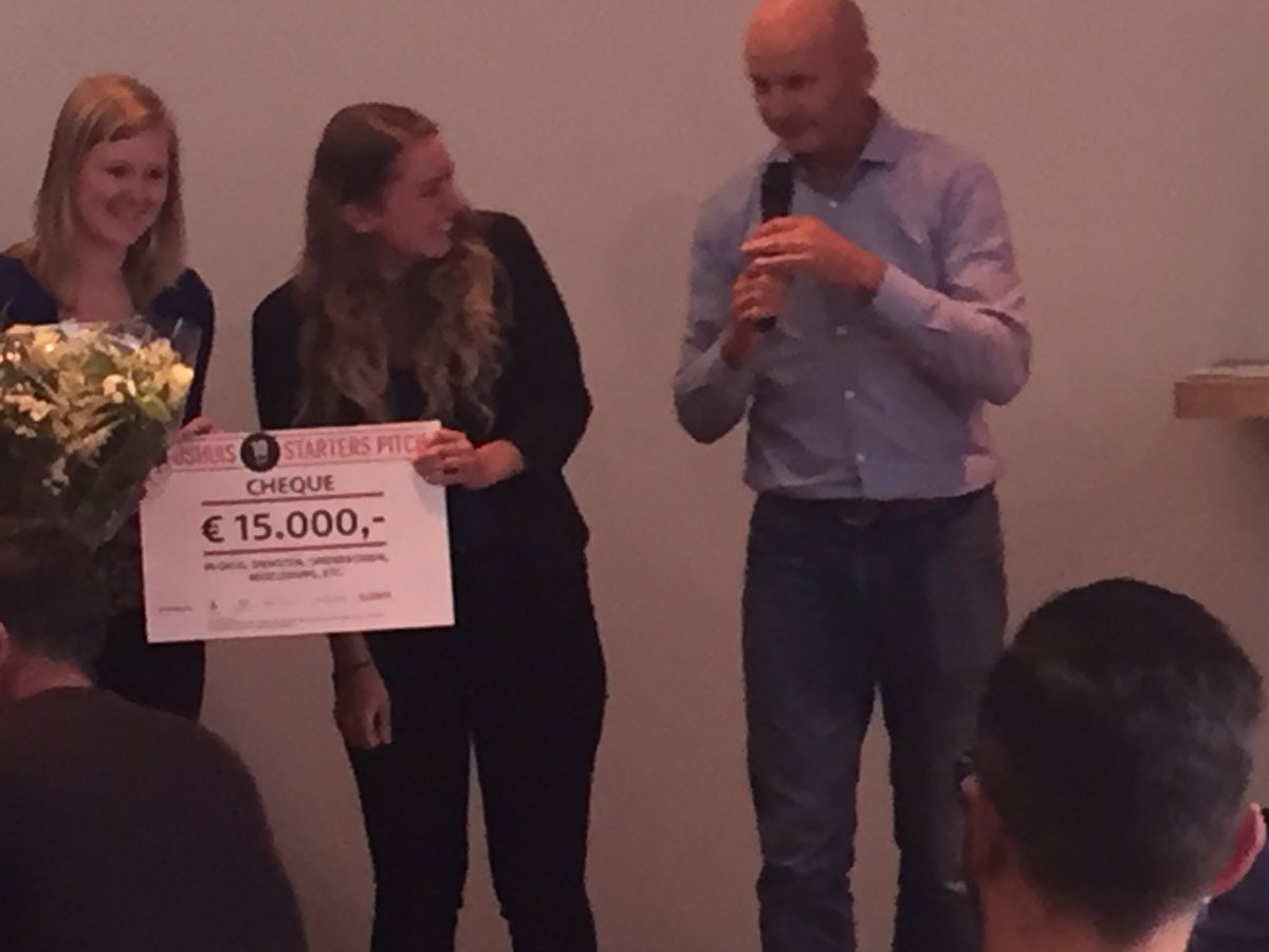 sprenkels's tweet image. @starterslift goed vertegenwoordigd met 4 bedrijven bij pitchwedstrijd van 10 jr @blushuis. #codeqube als winnaar!