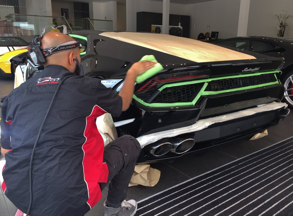 LamboPangbourne's tweet photo. LP580 getting prepared by @Topazdetailing #detailing @GTspirit @Lamborghini @aSUPERCARDRIVER @HuracanTalk @Gwh33ler https://t.co/fLagYyP42P