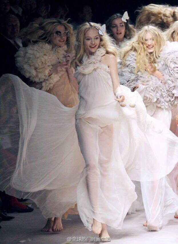 TopFashionable's tweet photo. Sonia Rykiel 1 #fashion #Sonia #Rykiel https://t.co/G4WDS8Un6f