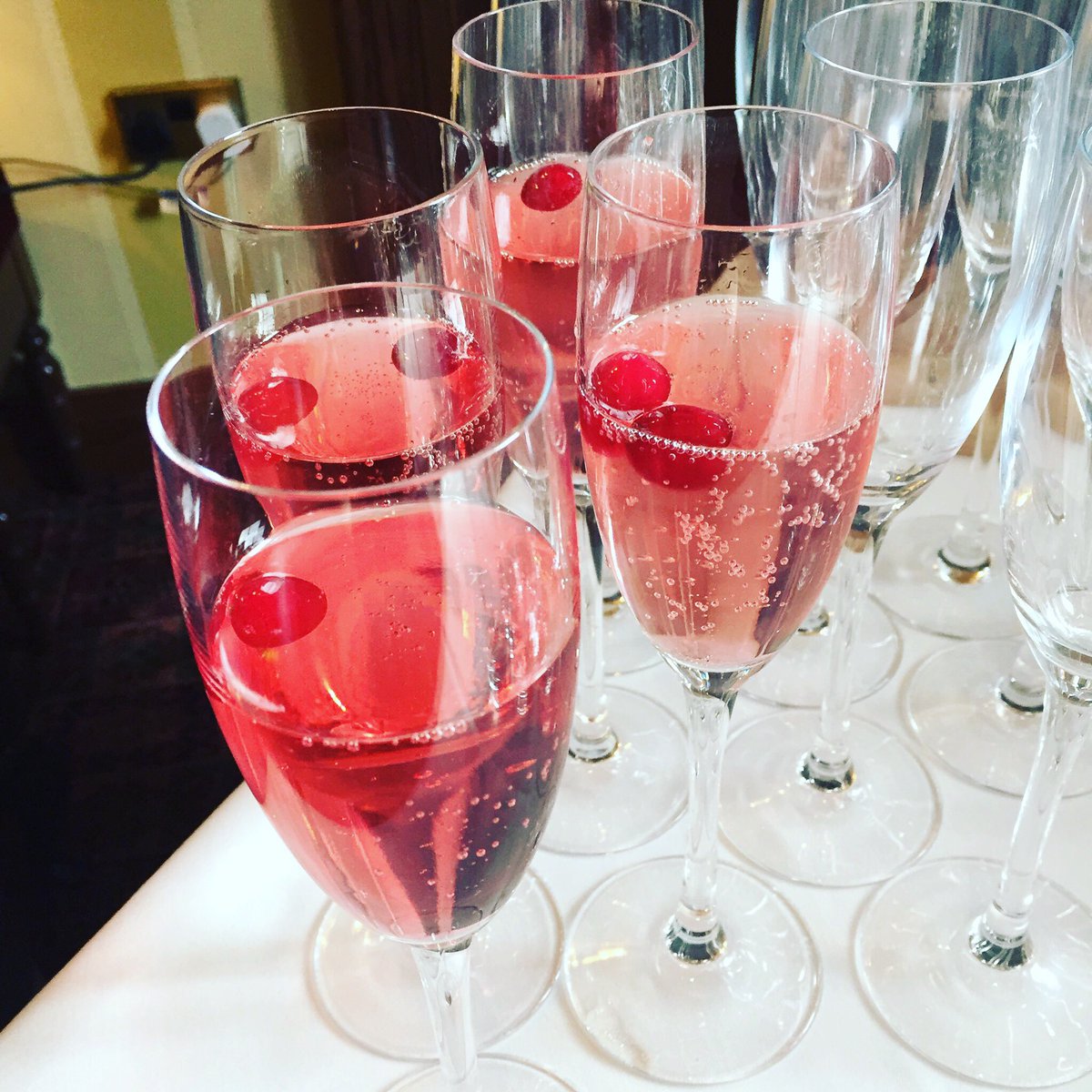 Who's ready for <a href="/TasteDublin/">Taste of Dublin 🍴🍾</a> tomorrow- right through to Sunday! Be sure to stop at Stand #67 🍾 #PimpMyProsecco