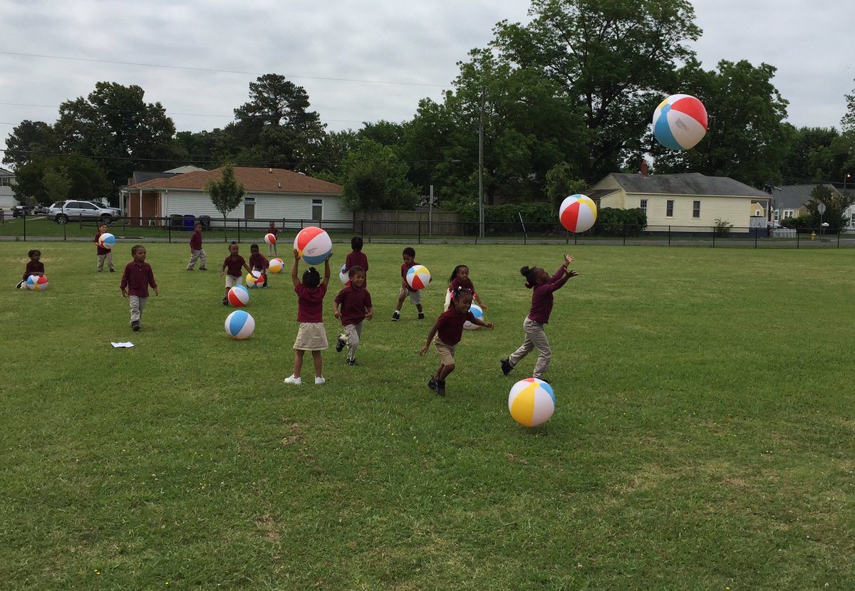 brantleysbabies's tweet photo. We had a mini field day https://t.co/baElJpEfw4