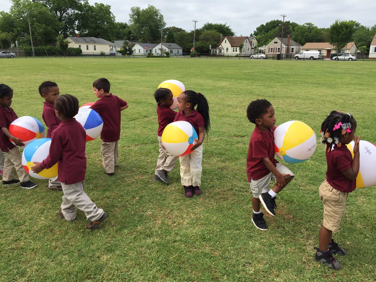 brantleysbabies's tweet photo. We had a mini field day https://t.co/baElJpEfw4