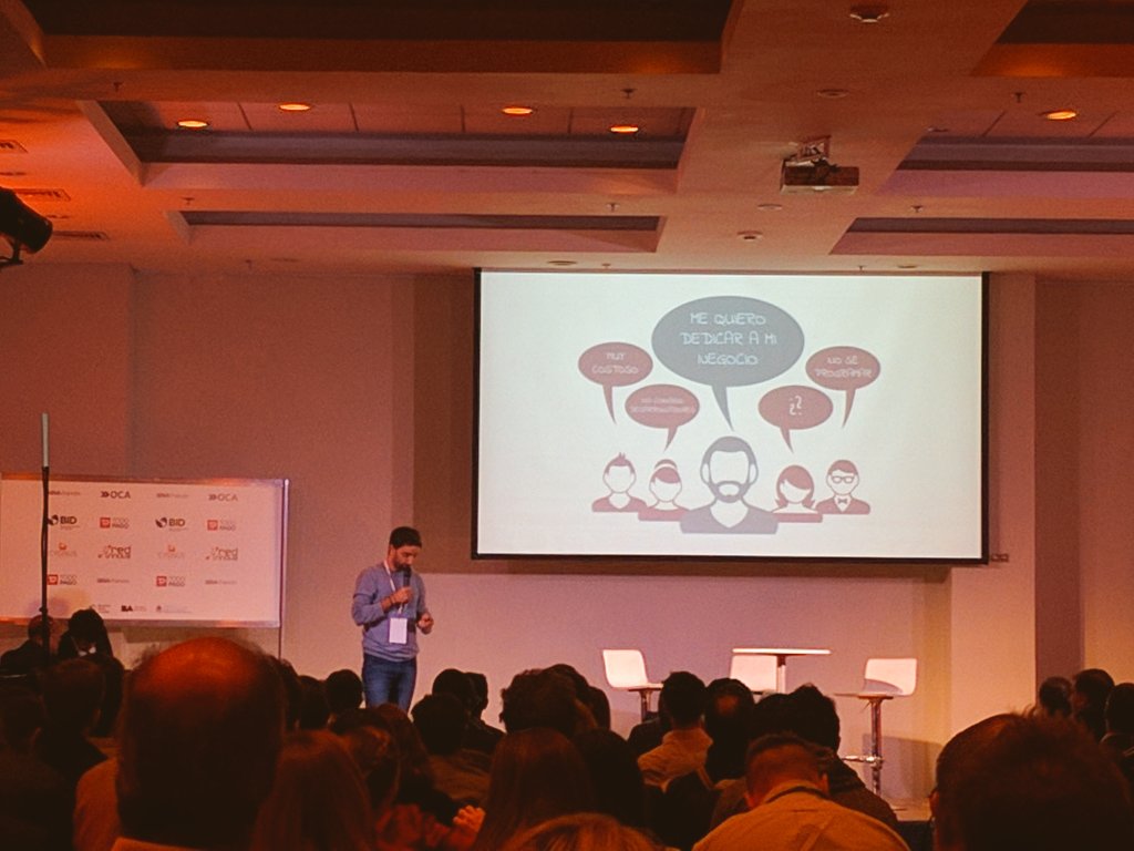 ianir's tweet photo. Ahora mi amigo @Palanca pitcheando CLINC! https://t.co/VIFhVOOtkC