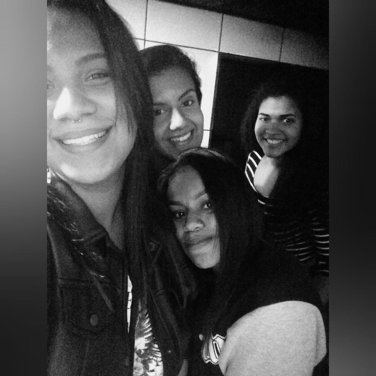 evednz's tweet photo. Desculpa por tanta musisse! 💁 Muito amor envolvido... #MusasDoStart #RainhasDoCamarim #NaoOlhaProLado https://t.co/P4IlIYw68D