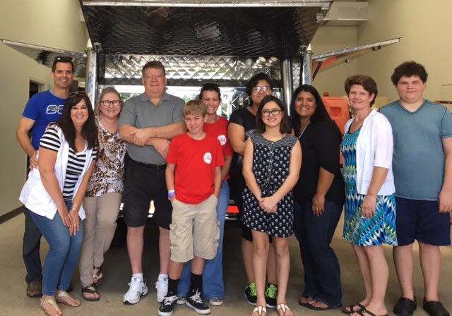 whit_wise's tweet photo. Last Sunday the @LHCATX Middle School Life Group and their middle schoolers served with MLF by making 100 meals! https://t.co/ewoAwaMjs8