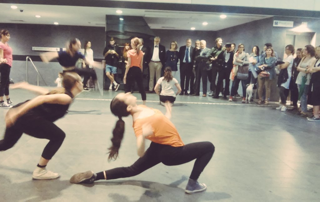 Moving_Culture's tweet photo. È il momento della #danza con la #Scuola di Ballo #Studio76 #movingculturebox https://t.co/Bu9pazl7Cu
