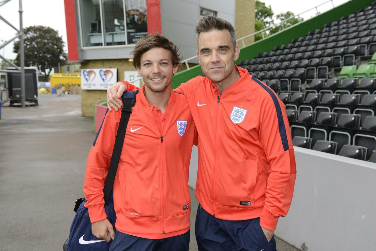 Top guys at #SoccerAid 👍🏼 <a href="/robbiewilliams/">Robbie Williams</a> <a href="/Louis_Tomlinson/">Louis Tomlinson</a>