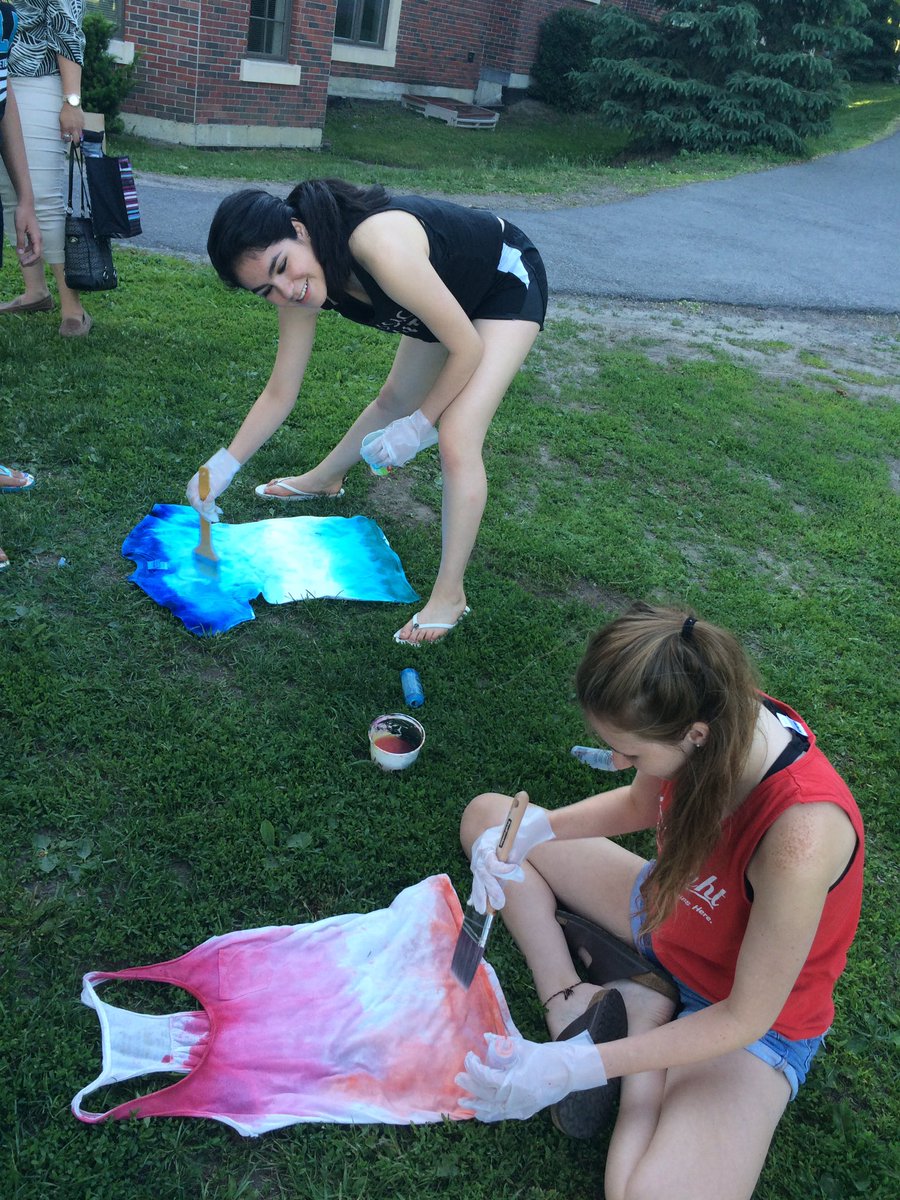 GillinResidence's tweet photo. Fun times with tie dye! https://t.co/uTX60CglJA