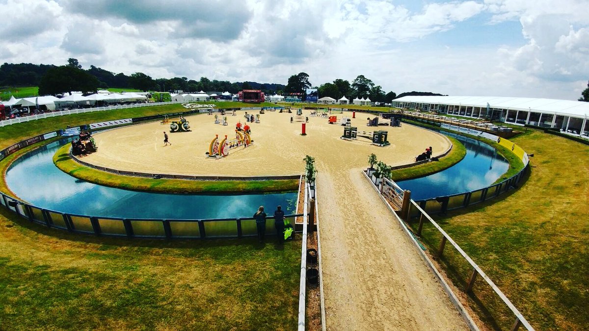 jonthelowedown's tweet photo. @welovecheshire @cheshirelife @CheshireBuzz @ChesterChron WOW!! @BolesworthInt  #cheshirerocks https://t.co/x4FNZ3xiWn