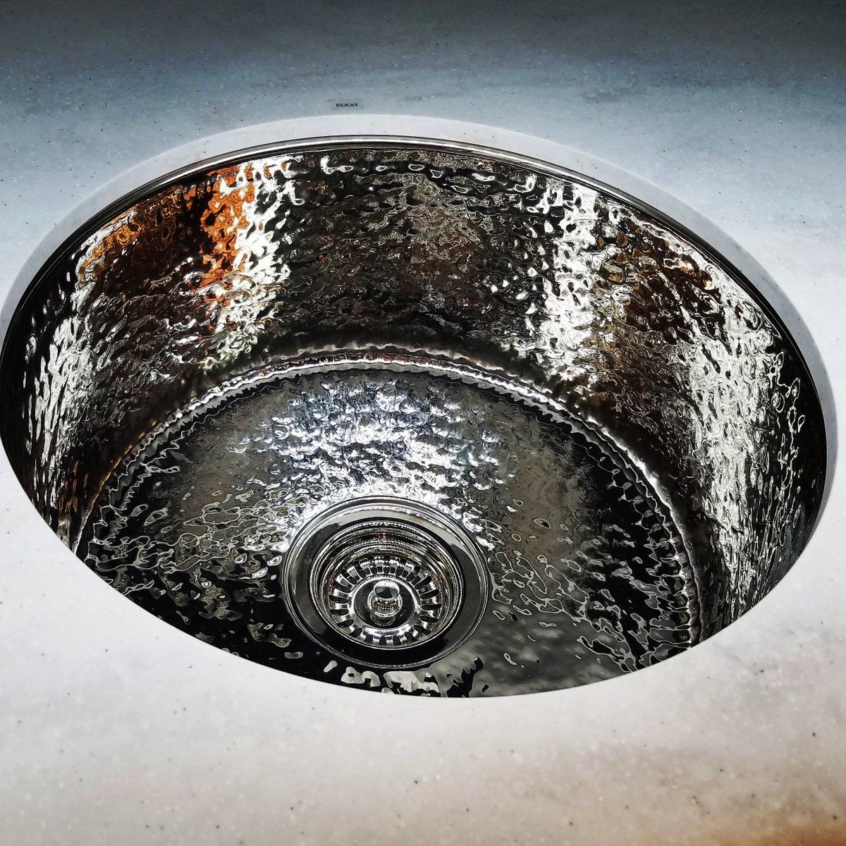 DFWPierce's tweet photo. Loving the hammered mirror sink from @Elkay_USA More unique designs at @DFWPierce #luxurysink #Elkay #PierceHardware https://t.co/ZG9a75DiVs
