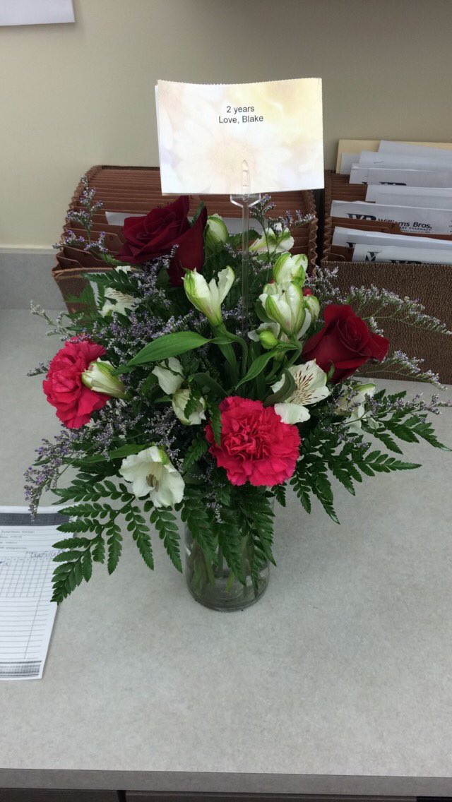 courtehughes's tweet photo. I have the sweetest bf ever, sent me flowers to work! 😍😍😭❤️ omg my heart https://t.co/RwJ1SOYYgx